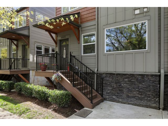 16823 CHAMPION Way, Sandy, OR 97055
