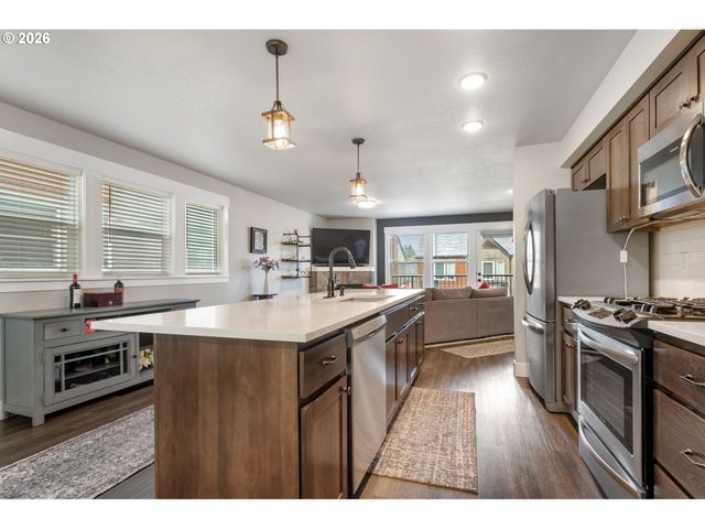 16823 CHAMPION Way, Sandy, OR 97055
