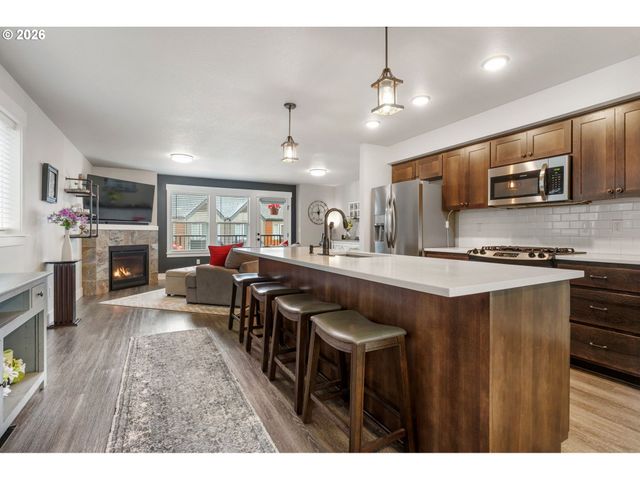 16823 CHAMPION Way, Sandy, OR 97055