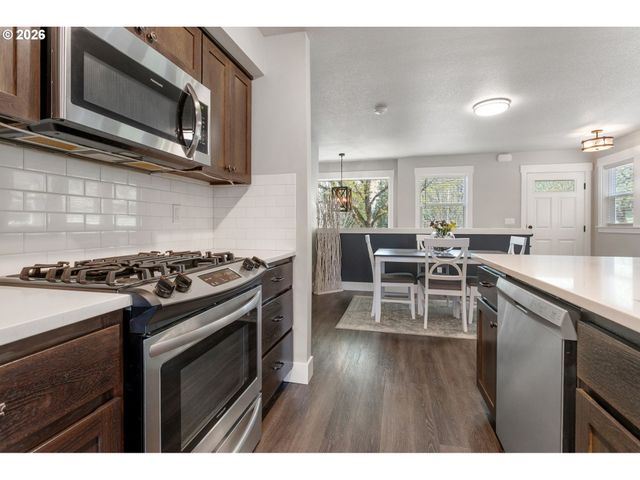 16823 CHAMPION Way, Sandy, OR 97055