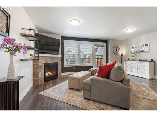 16823 CHAMPION Way, Sandy, OR 97055