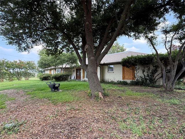 1013 Rockmoor Drive, Edgecliff Village, TX 76134