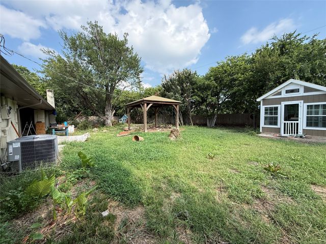 1013 Rockmoor Drive, Edgecliff Village, TX 76134