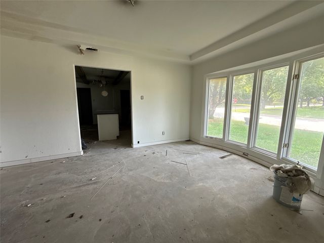 1013 Rockmoor Drive, Edgecliff Village, TX 76134