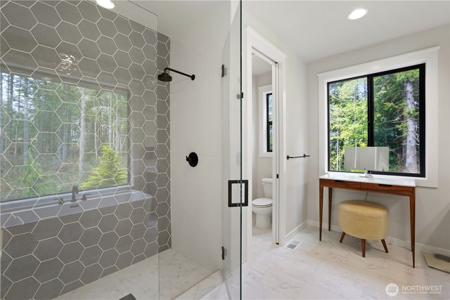 29816 SE Lake Retreat North Drive, Ravensdale, WA 98051