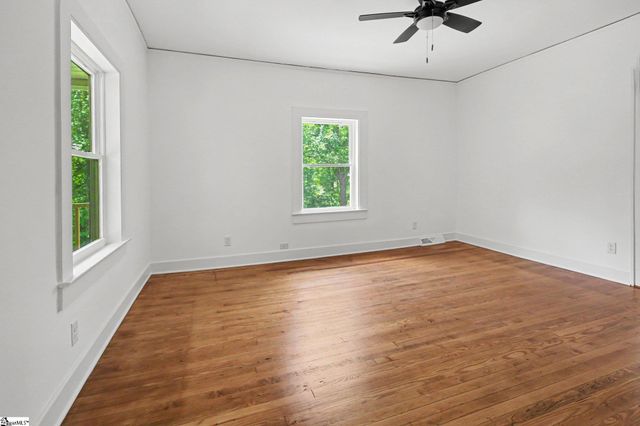 586 Hickory Drive, Startex, SC 29377
