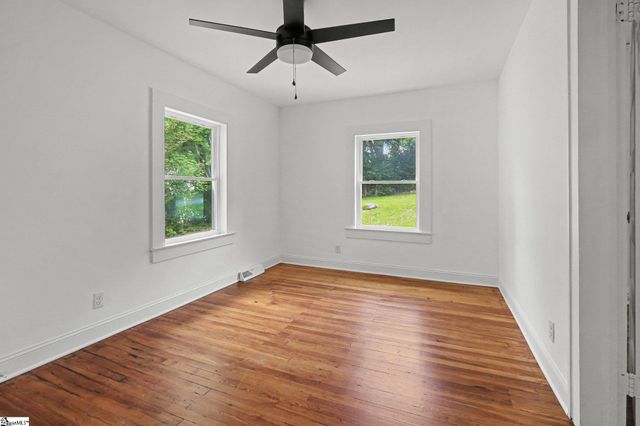 586 Hickory Drive, Startex, SC 29377
