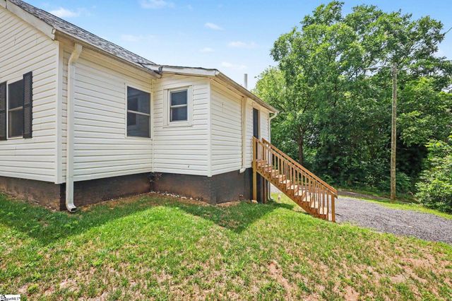 586 Hickory Drive, Startex, SC 29377