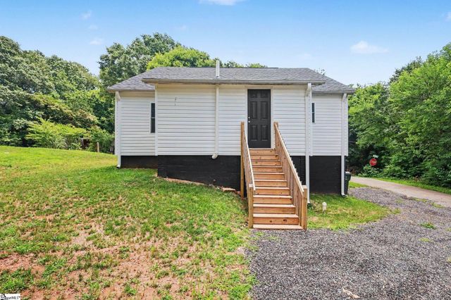 586 Hickory Drive, Startex, SC 29377