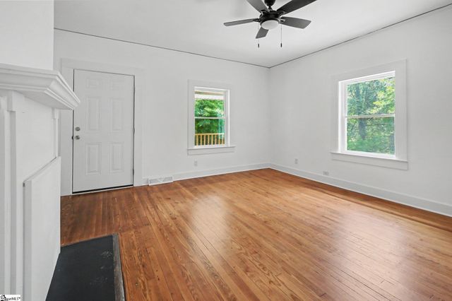 586 Hickory Drive, Startex, SC 29377