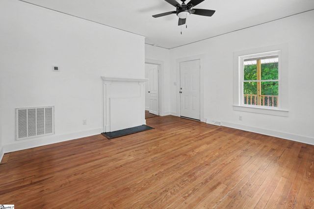 586 Hickory Drive, Startex, SC 29377