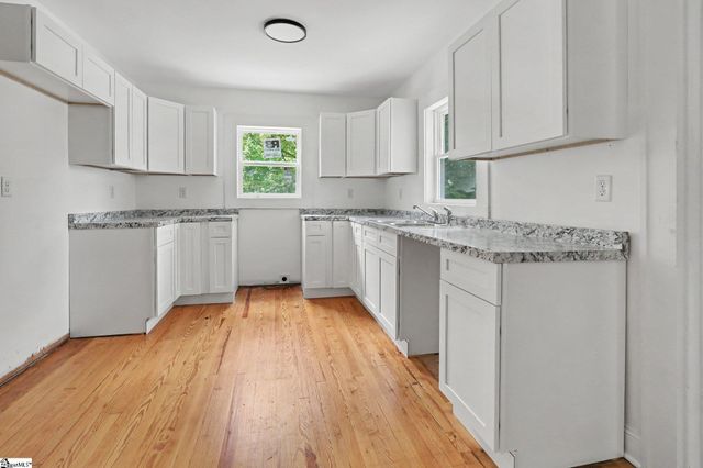 586 Hickory Drive, Startex, SC 29377