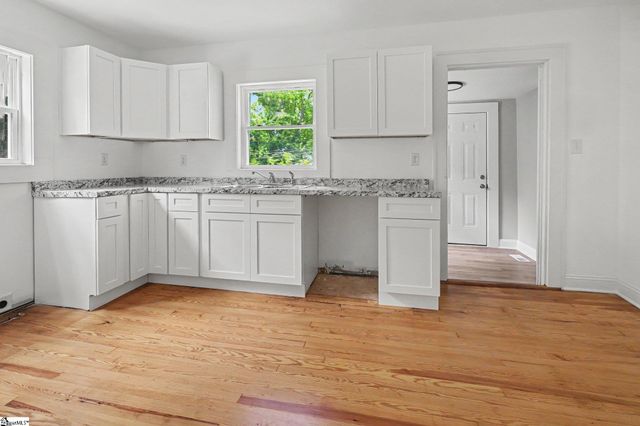 586 Hickory Drive, Startex, SC 29377