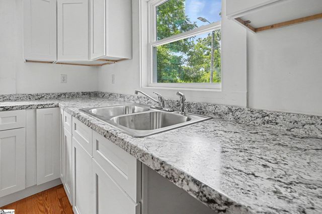 586 Hickory Drive, Startex, SC 29377