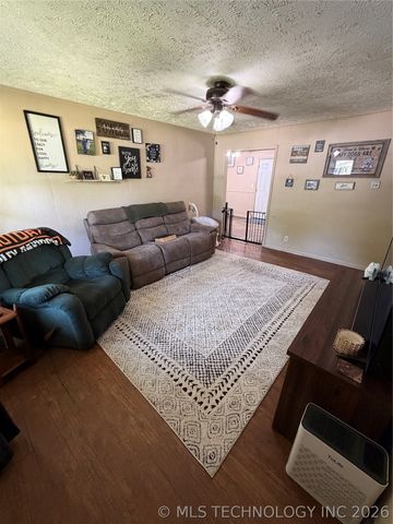 16 S Indianola Street, Pryor, OK 74361
