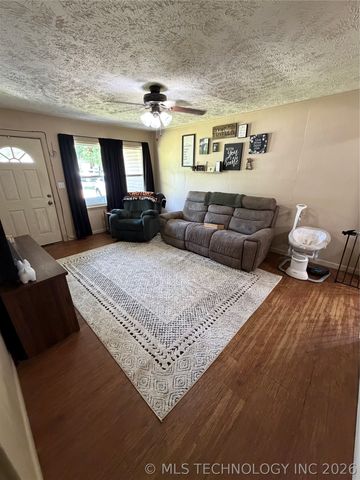 16 S Indianola Street, Pryor, OK 74361