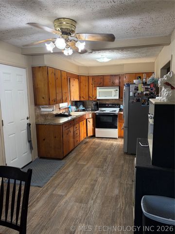 16 S Indianola Street, Pryor, OK 74361