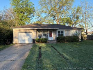16 S Indianola Street, Pryor, OK 74361