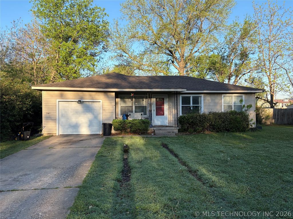 16 S Indianola Street, Pryor, OK 74361