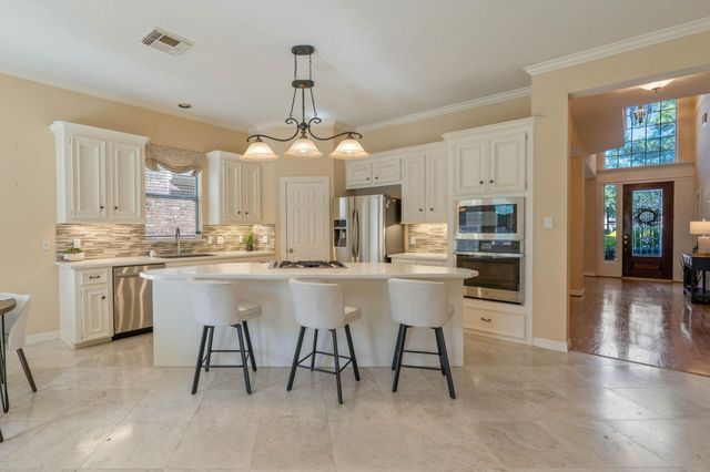 13 Stonegate Park Court, Spring, TX 77379