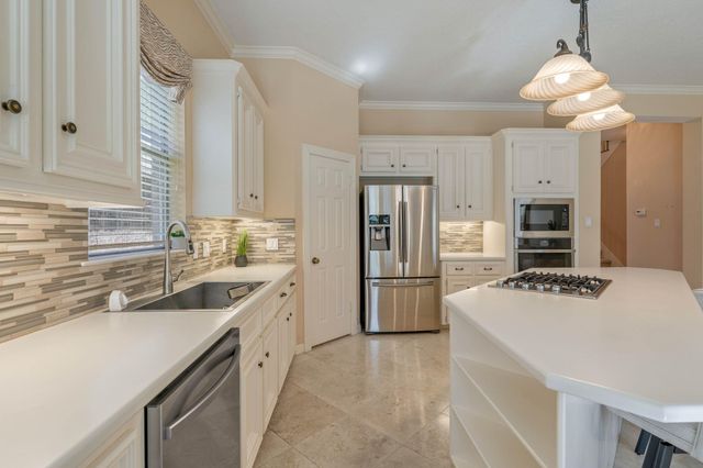 13 Stonegate Park Court, Spring, TX 77379