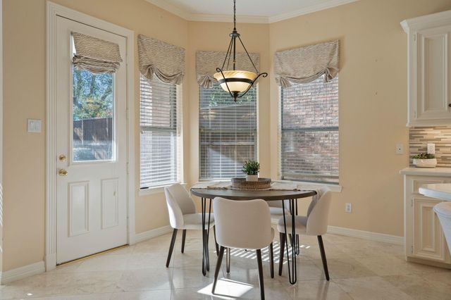 13 Stonegate Park Court, Spring, TX 77379