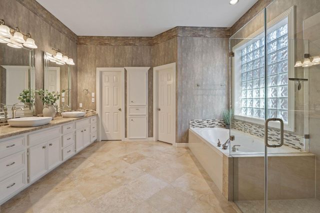 13 Stonegate Park Court, Spring, TX 77379