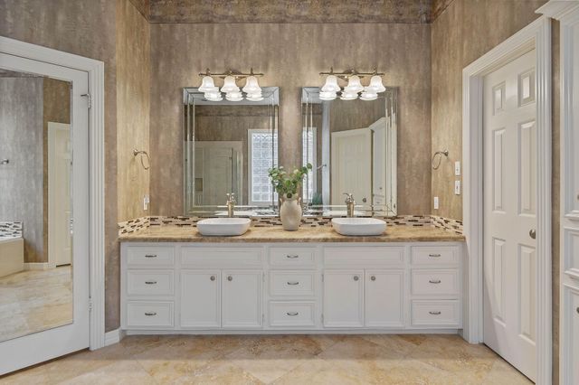 13 Stonegate Park Court, Spring, TX 77379