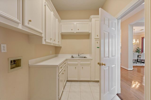 13 Stonegate Park Court, Spring, TX 77379