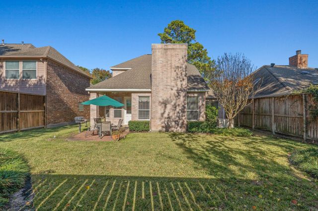 13 Stonegate Park Court, Spring, TX 77379