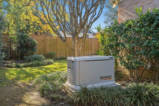 13 Stonegate Park Court, Spring, TX 77379