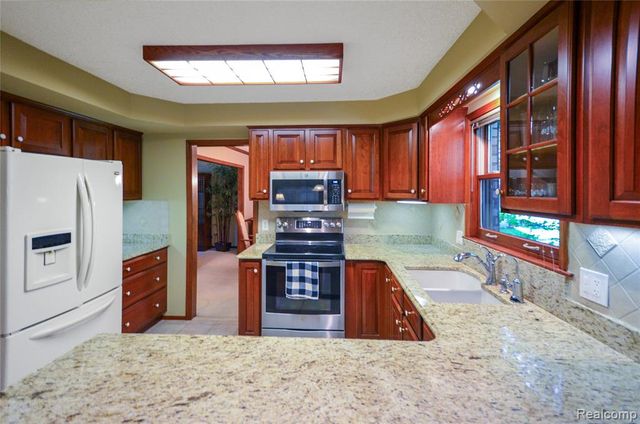 53645 Lambeth Court, Shelby Twp, MI 48316