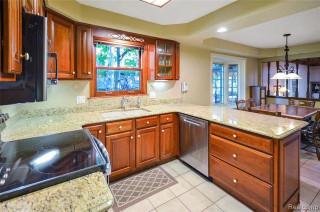 53645 Lambeth Court, Shelby Twp, MI 48316