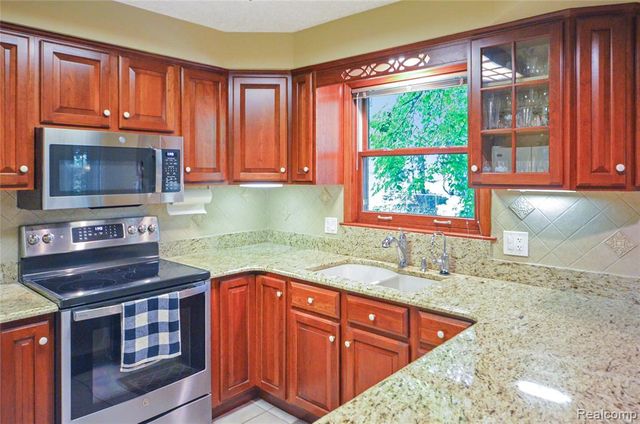 53645 Lambeth Court, Shelby Twp, MI 48316