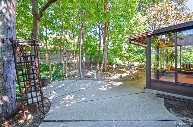 53645 Lambeth Court, Shelby Twp, MI 48316