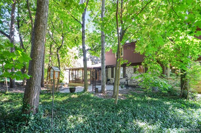 53645 Lambeth Court, Shelby Twp, MI 48316