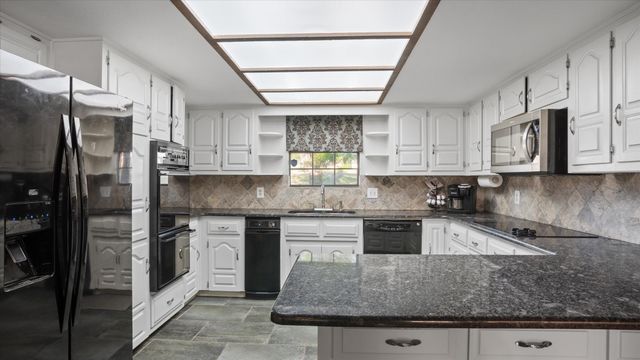 801 Little Creek Trail, Oak Leaf, TX 75154