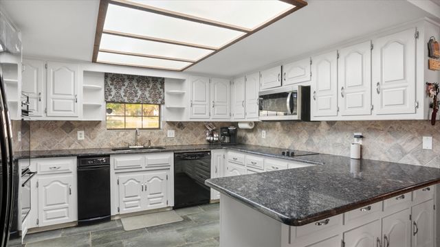 801 Little Creek Trail, Oak Leaf, TX 75154