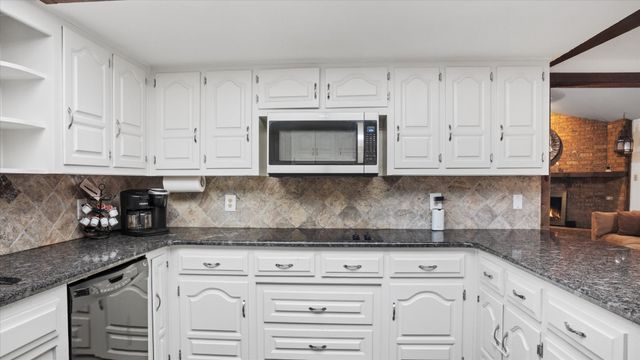 801 Little Creek Trail, Oak Leaf, TX 75154