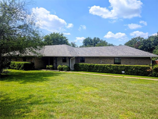801 Little Creek Trail, Oak Leaf, TX 75154