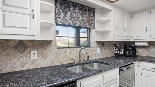 801 Little Creek Trail, Oak Leaf, TX 75154