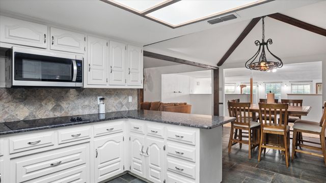 801 Little Creek Trail, Oak Leaf, TX 75154