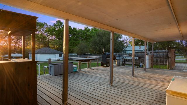 801 Little Creek Trail, Oak Leaf, TX 75154