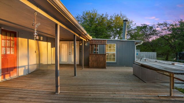 801 Little Creek Trail, Oak Leaf, TX 75154