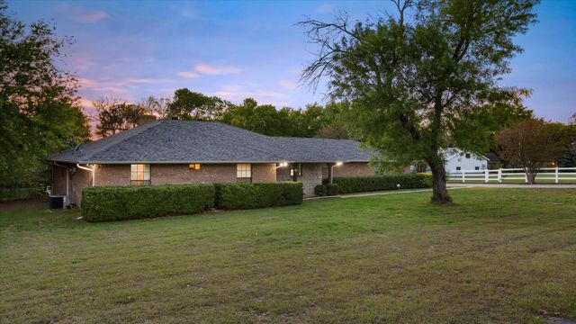 801 Little Creek Trail, Oak Leaf, TX 75154