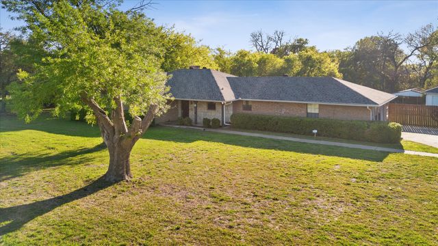 801 Little Creek Trail, Oak Leaf, TX 75154
