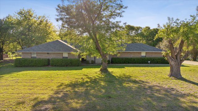 801 Little Creek Trail, Oak Leaf, TX 75154
