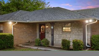 801 Little Creek Trail, Oak Leaf, TX 75154