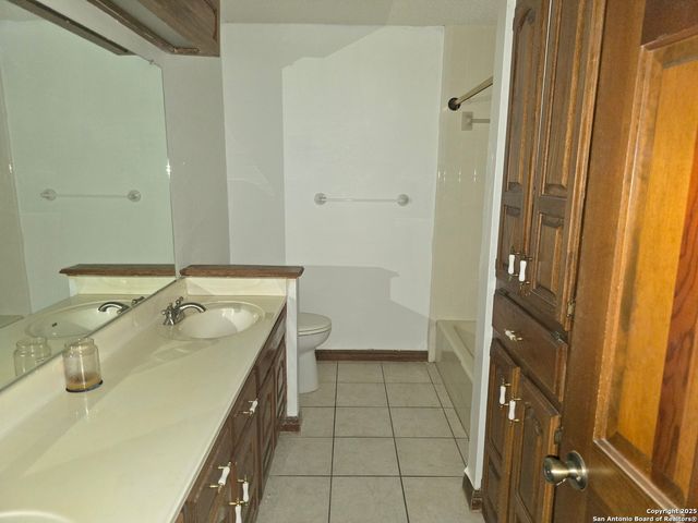 6207 pine needles, San Antonio, TX 78244