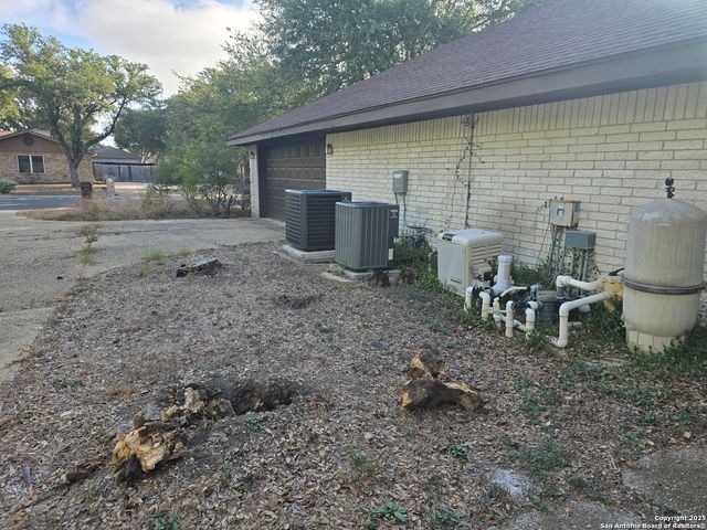 6207 pine needles, San Antonio, TX 78244